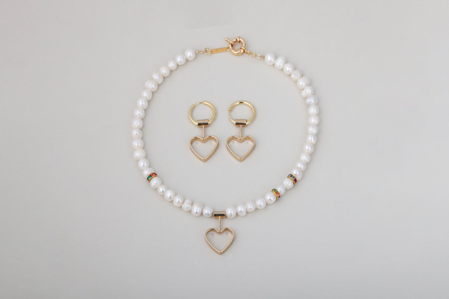 Hanging Heart Pearl Necklace