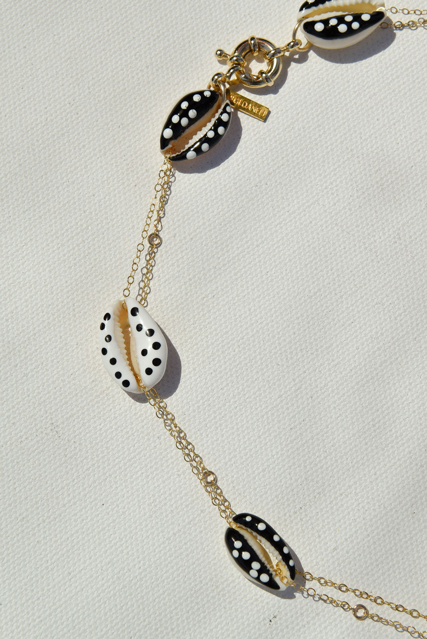 SHELL ME UP Necklace - Black & White