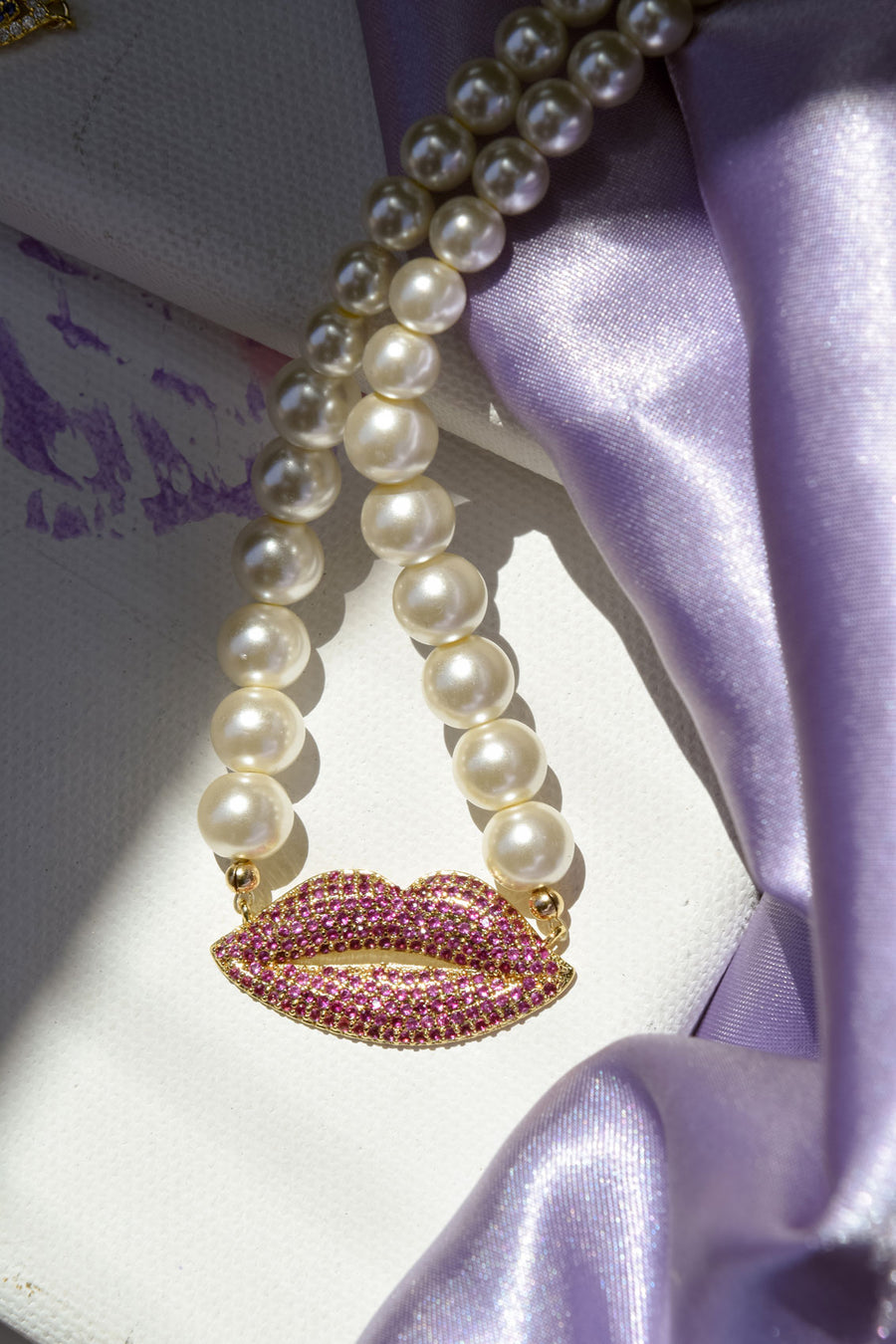 PEARLY LIPS Necklace